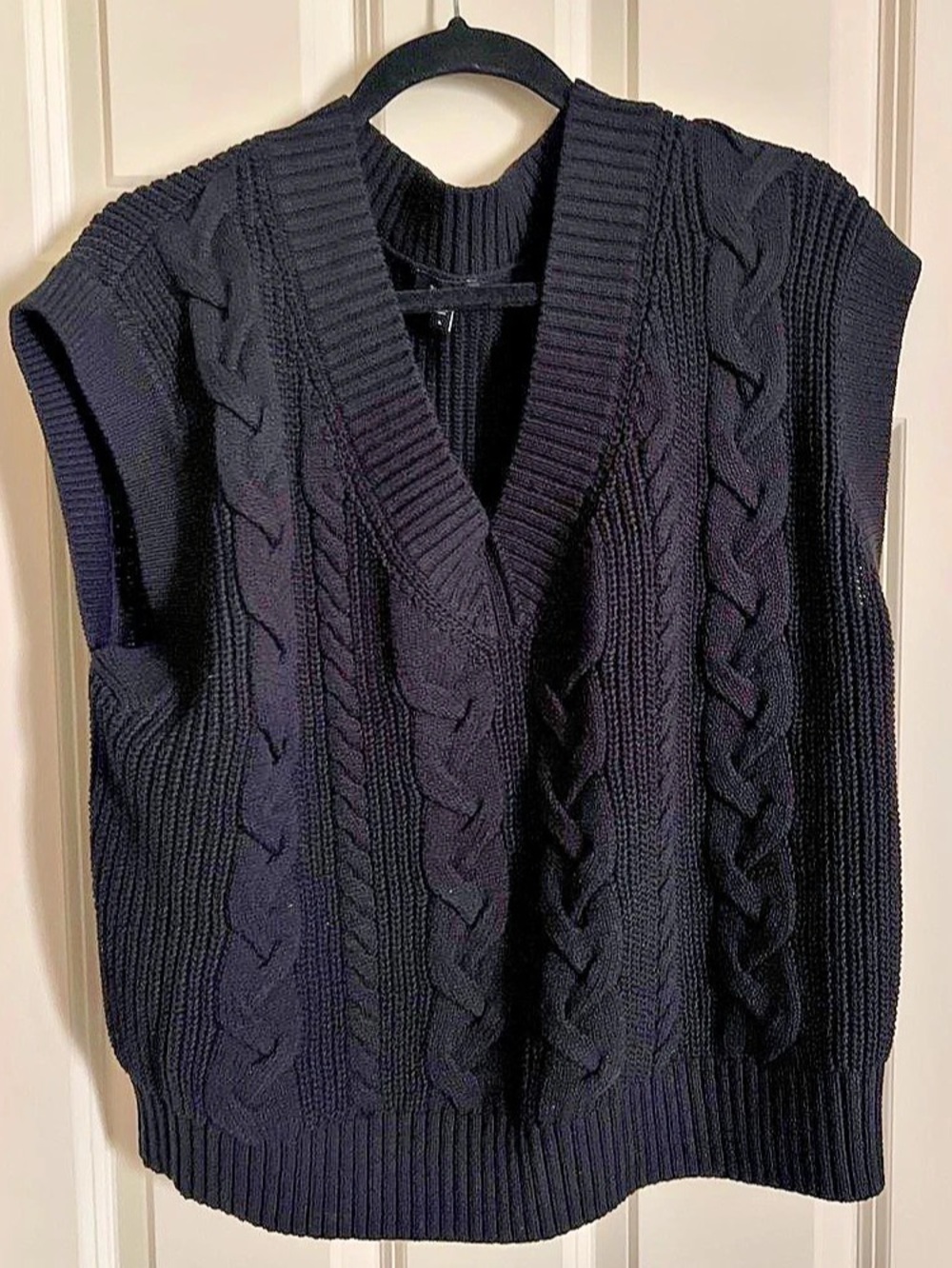 Express Cable Knit V-Neck Sweater Vest in Black Size Large